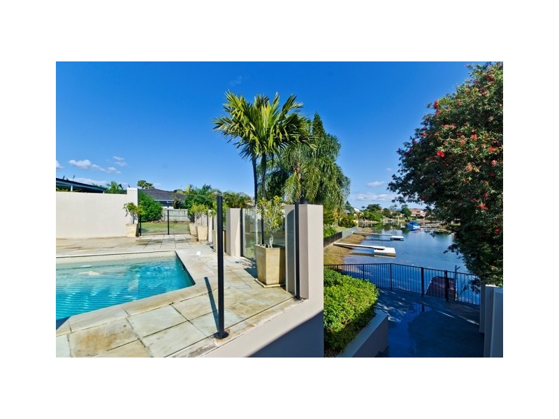 5 Village High Road, Benowa QLD 4217