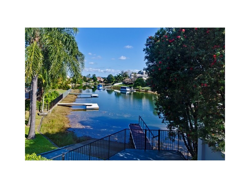 5 Village High Road, Benowa QLD 4217