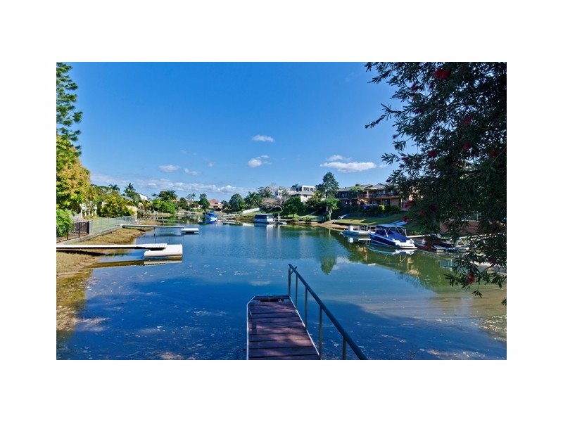 5 Village High Road, Benowa QLD 4217