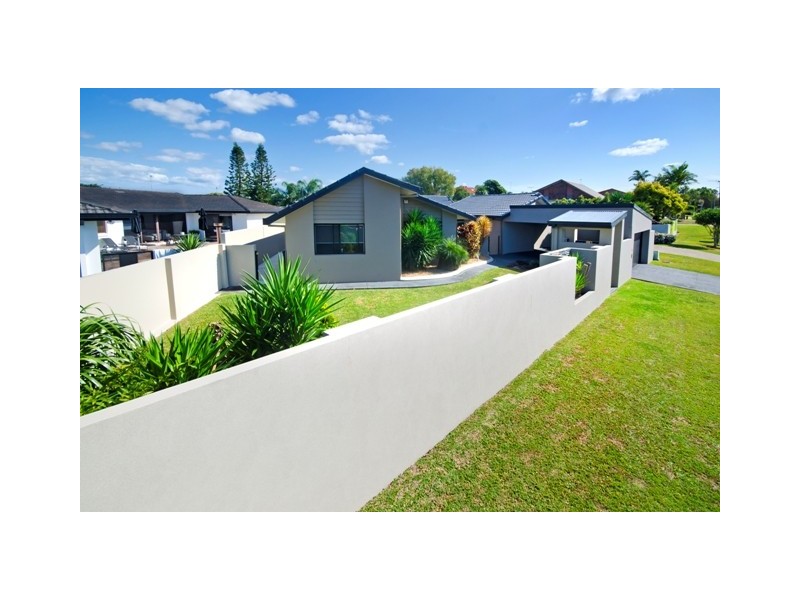 5 Village High Road, Benowa QLD 4217