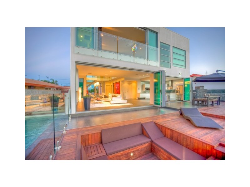 17 Mexicali Court, Broadbeach Waters QLD 4218