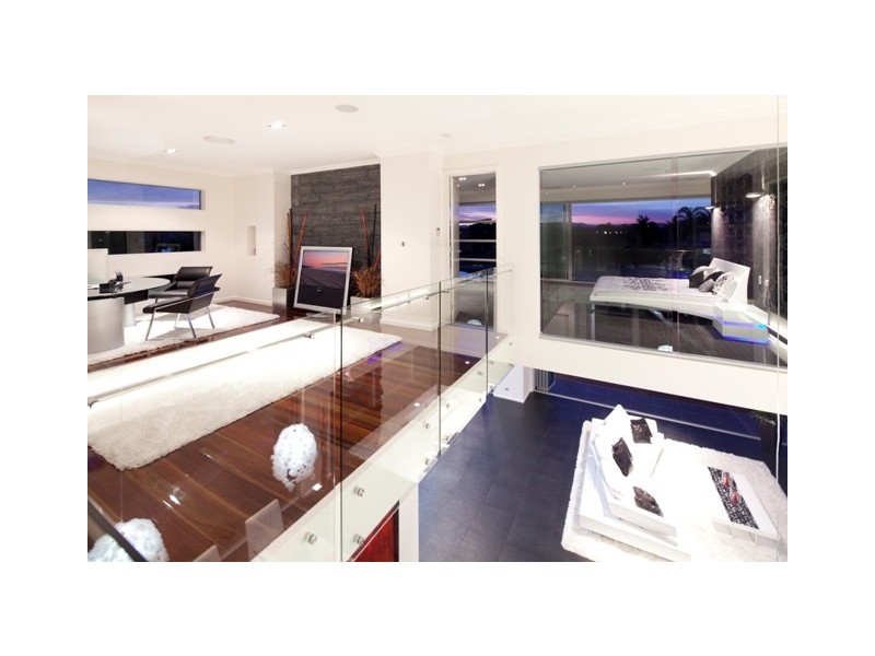 17 Mexicali Court, Broadbeach Waters QLD 4218