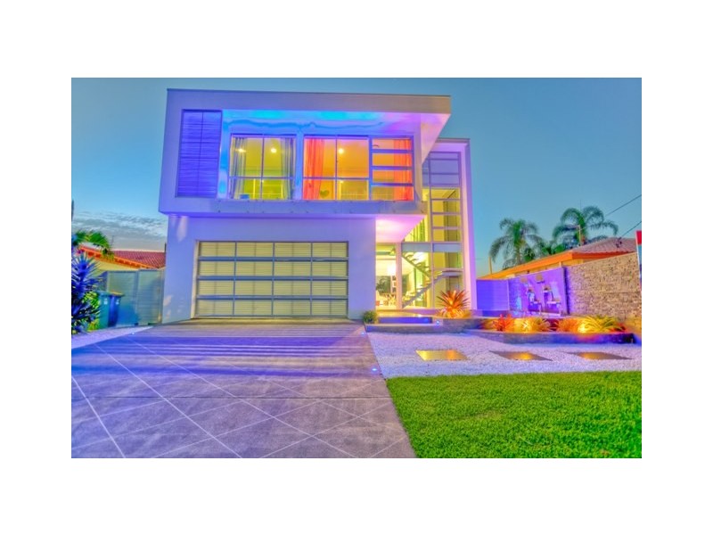 17 Mexicali Court, Broadbeach Waters QLD 4218