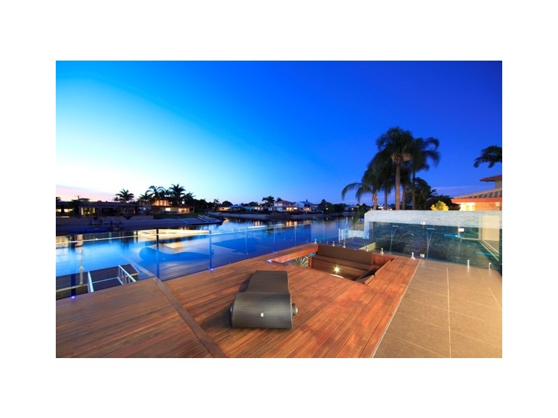 17 Mexicali Court, Broadbeach Waters QLD 4218