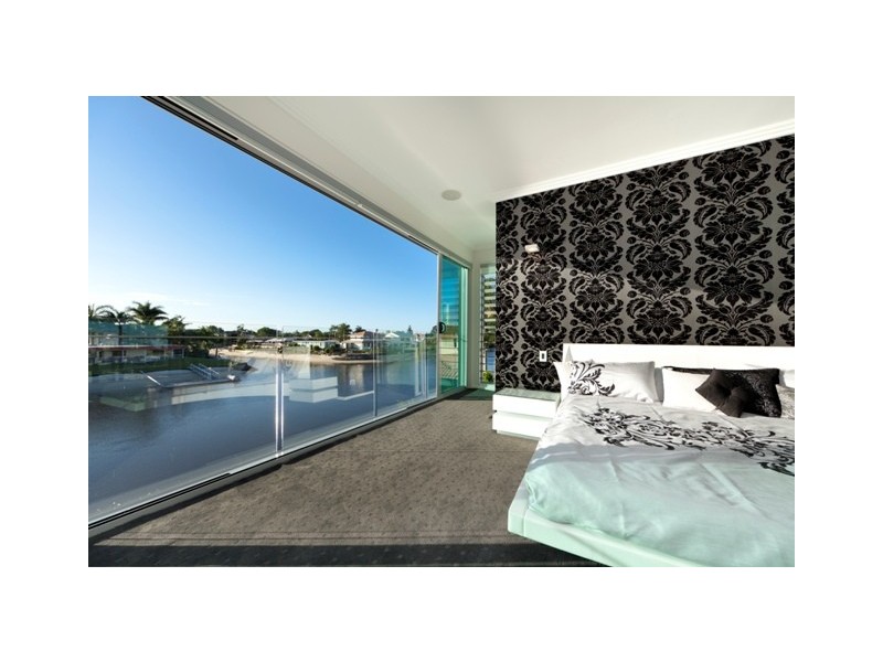 17 Mexicali Court, Broadbeach Waters QLD 4218