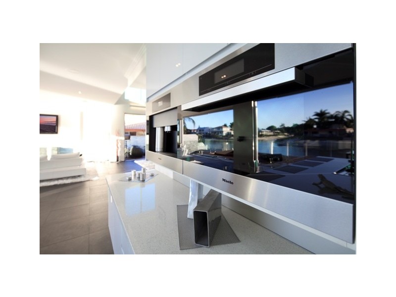17 Mexicali Court, Broadbeach Waters QLD 4218