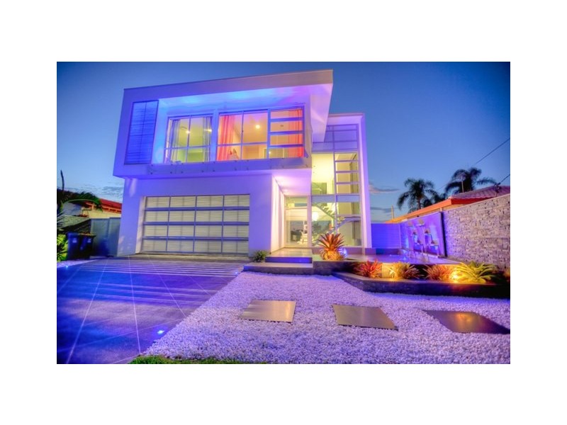 17 Mexicali Court, Broadbeach Waters QLD 4218