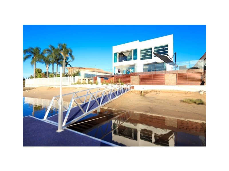 17 Mexicali Court, Broadbeach Waters QLD 4218