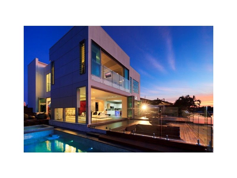 17 Mexicali Court, Broadbeach Waters QLD 4218