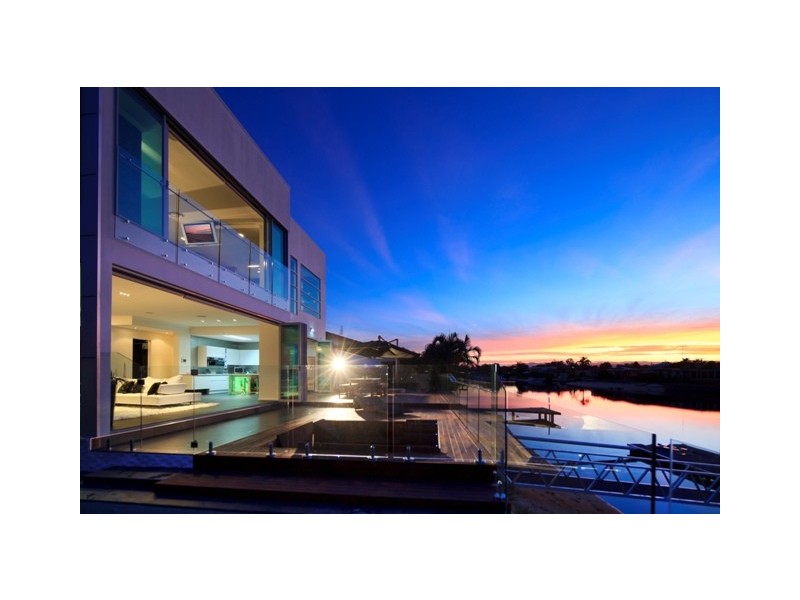 17 Mexicali Court, Broadbeach Waters QLD 4218