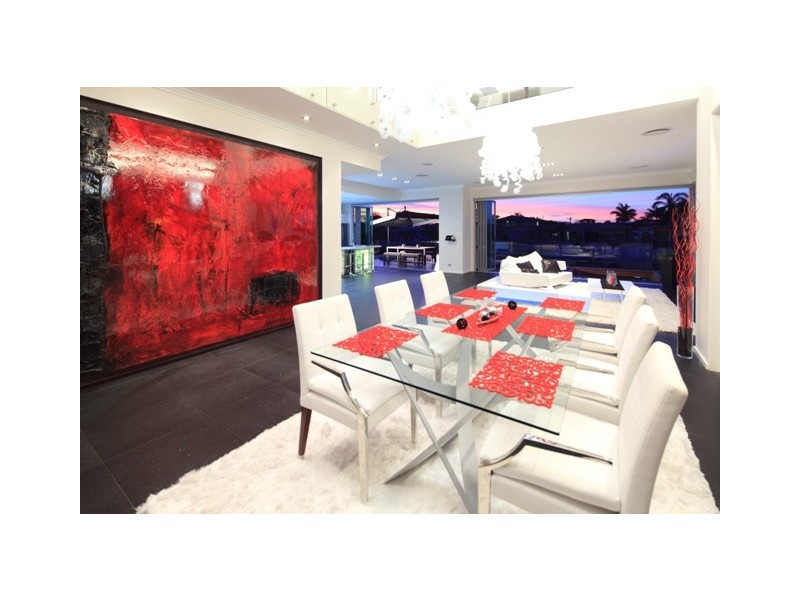 17 Mexicali Court, Broadbeach Waters QLD 4218