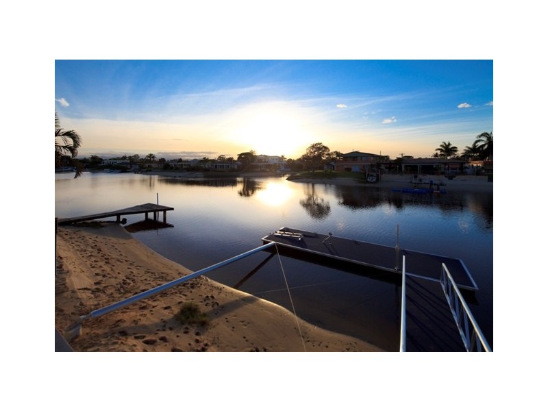 17 Mexicali Court, Broadbeach Waters QLD 4218