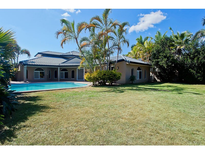 9 Cheval Court, Benowa QLD 4217