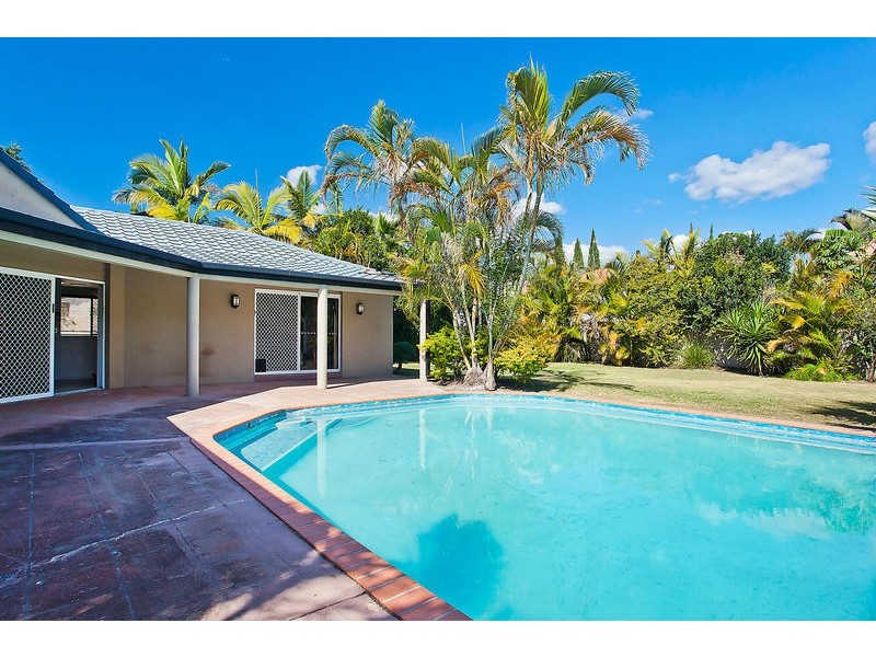 9 Cheval Court, Benowa QLD 4217