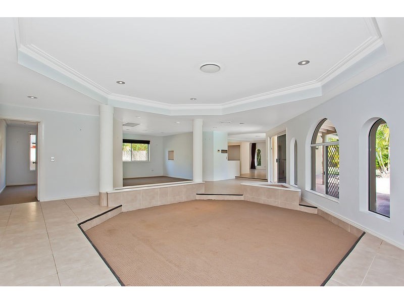 9 Cheval Court, Benowa QLD 4217