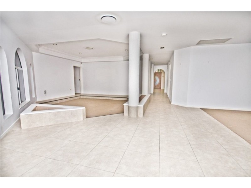 9 Cheval Court, Benowa QLD 4217