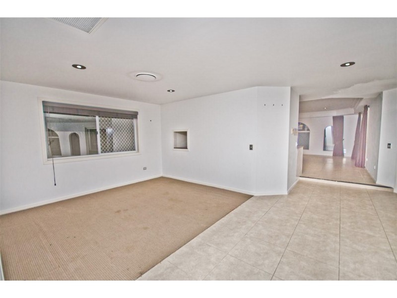 9 Cheval Court, Benowa QLD 4217