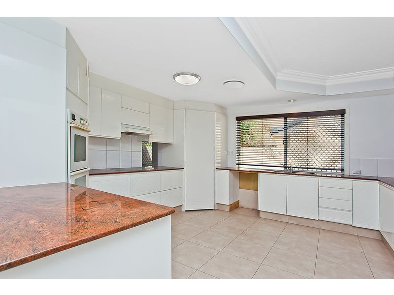 9 Cheval Court, Benowa QLD 4217