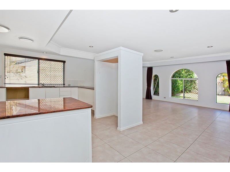 9 Cheval Court, Benowa QLD 4217