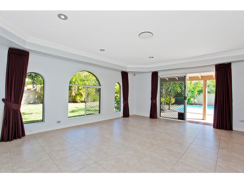 9 Cheval Court, Benowa QLD 4217