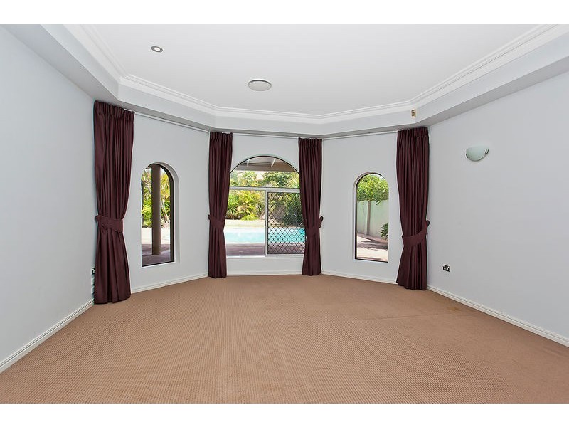 9 Cheval Court, Benowa QLD 4217