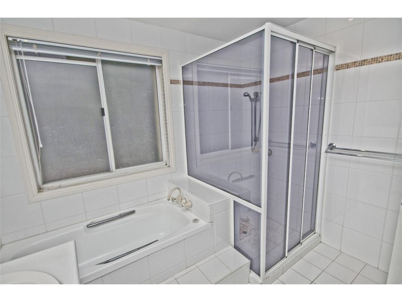 9 Cheval Court, Benowa QLD 4217