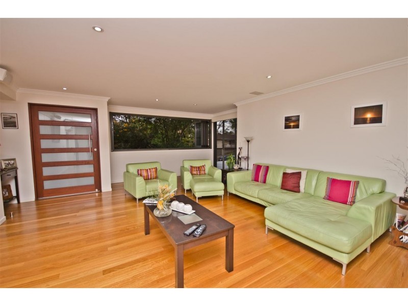 36 Kuranga Avenue, Southport QLD 4215