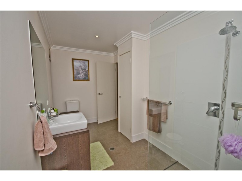 36 Kuranga Avenue, Southport QLD 4215