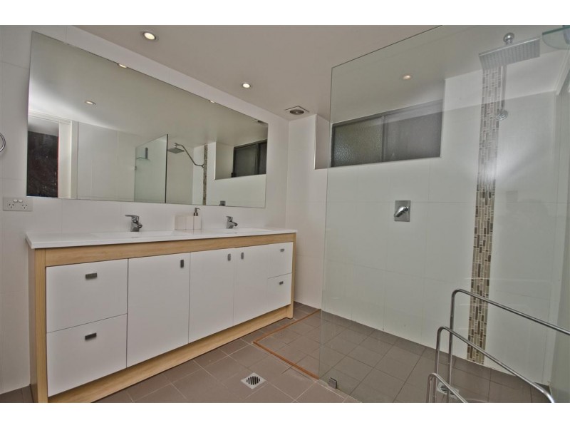 36 Kuranga Avenue, Southport QLD 4215