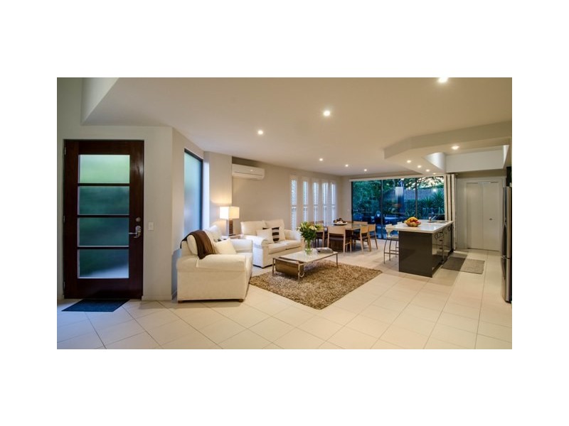 1/37 Anembo Street, Chevron Island QLD 4217