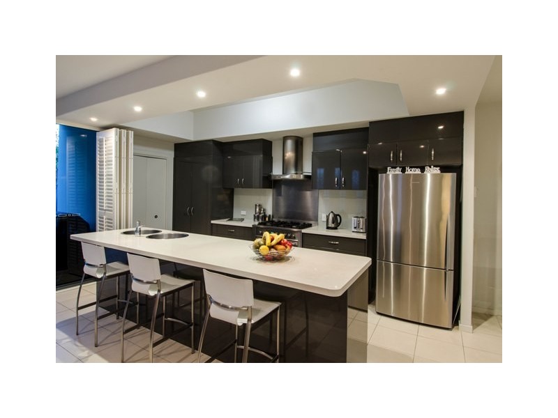 1/37 Anembo Street, Chevron Island QLD 4217