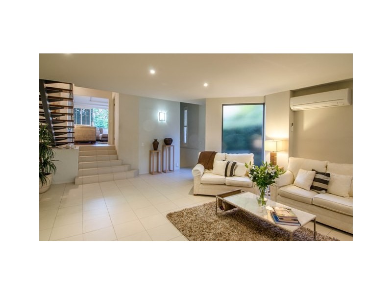 1/37 Anembo Street, Chevron Island QLD 4217