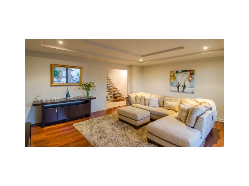 1/37 Anembo Street, Chevron Island QLD 4217