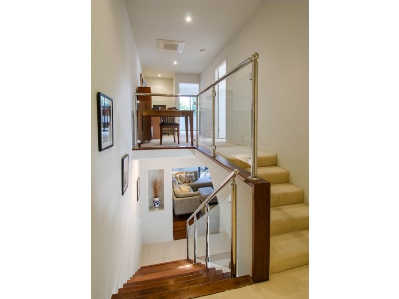 1/37 Anembo Street, Chevron Island QLD 4217