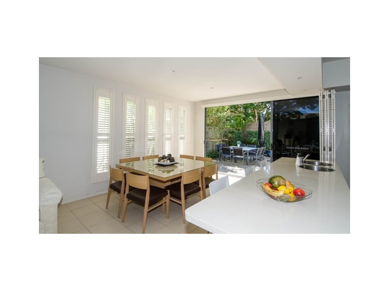 1/37 Anembo Street, Chevron Island QLD 4217