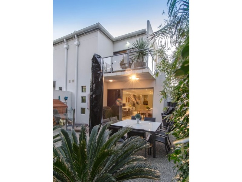 1/37 Anembo Street, Chevron Island QLD 4217