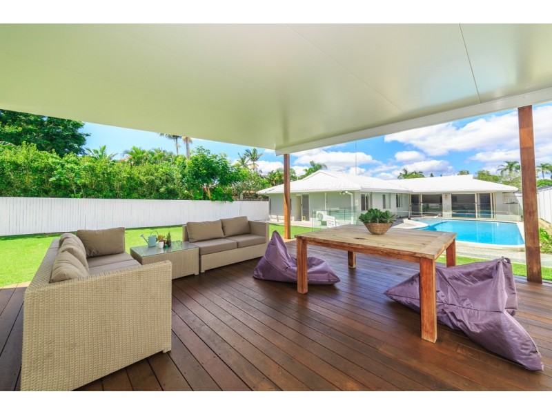 9 Dunbarton Avenue, Sorrento QLD 4217