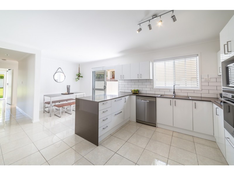 9 Dunbarton Avenue, Sorrento QLD 4217