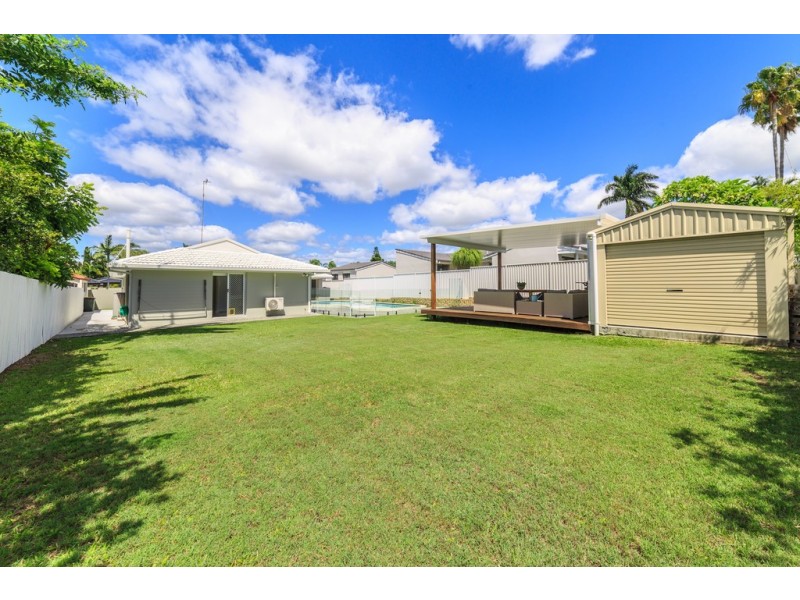 9 Dunbarton Avenue, Sorrento QLD 4217