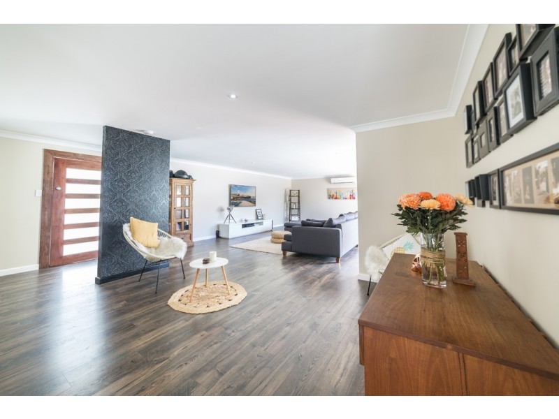9 Dunbarton Avenue, Sorrento QLD 4217