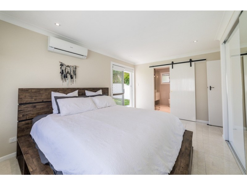 9 Dunbarton Avenue, Sorrento QLD 4217