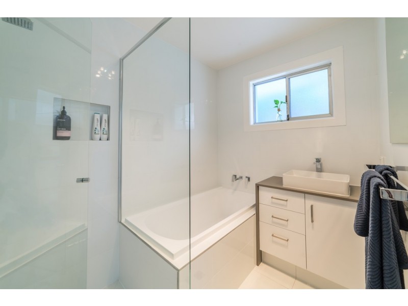 9 Dunbarton Avenue, Sorrento QLD 4217