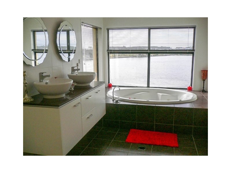 11 Cornell Court, Varsity Lakes QLD 4227