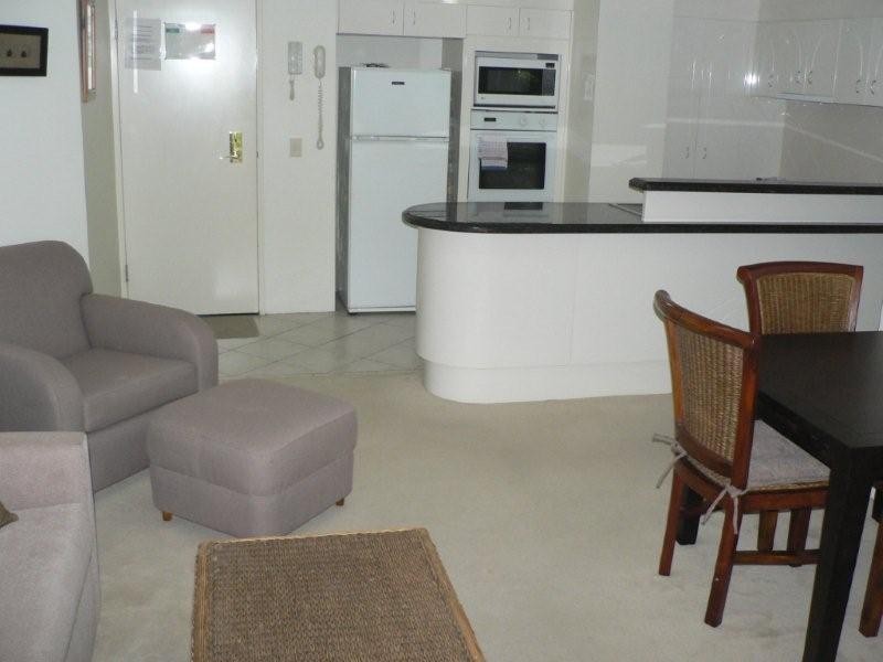 103/8 Philip Avenue, Broadbeach QLD 4218