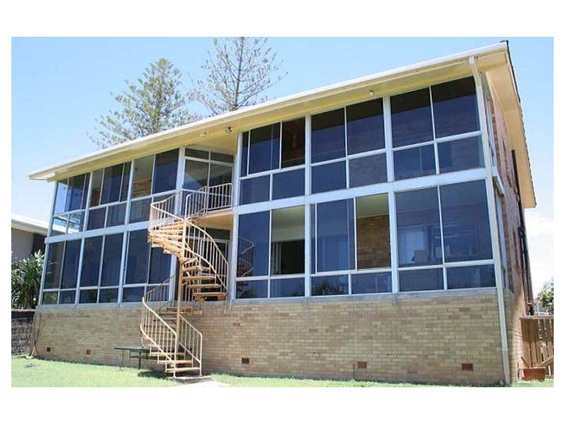 2/2A Twenty First Avenue, Palm Beach QLD 4221