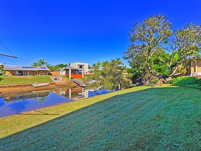 4 Ensenada Court, Broadbeach Waters QLD 4218