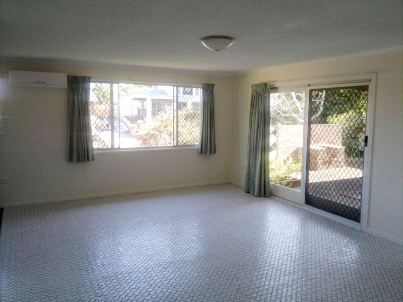 4 Ensenada Court, Broadbeach Waters QLD 4218