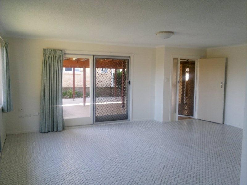 4 Ensenada Court, Broadbeach Waters QLD 4218