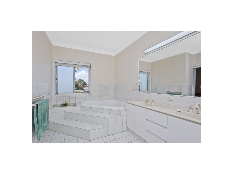 167 Campbell Street, Sorrento QLD 4217