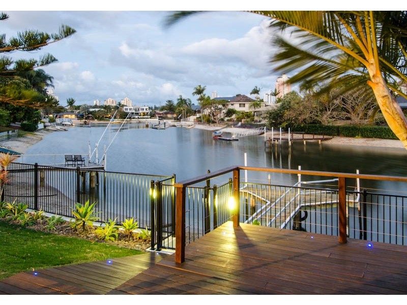 14 Andrea Avenue, Broadbeach Waters QLD 4218